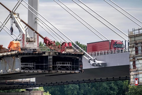 Demolition of the old A40 Rhine bridge Neuenkamp, next to it the first part of the new motorway