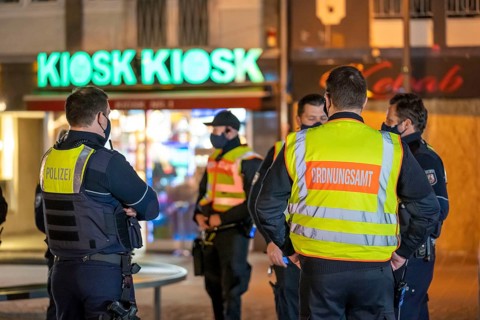 Cooperation with the public order office and the police, checking whether the Corona rules are