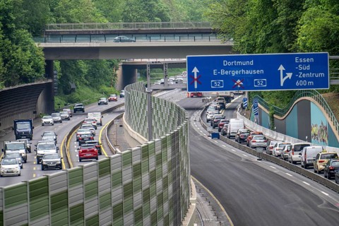 Motorway construction site on the A52 in Essen, complete refurbishment of the carriageways in both