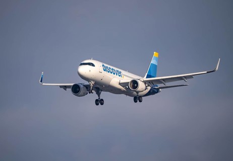 Discover Airbus A320-200, on approach to Frankfurt FRA Airport, Fraport, in winter, Hesse, Germany,