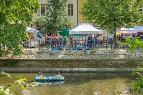 Landwehrkanal, textiles, art and design market, Neuköllner Stoff am Maybachufer, Kreuzberg,
