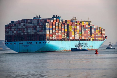Harbour tugs bring the container freighter Madison Maersk from its berth at the RWG Container