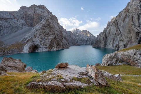 Mountain lake Kol Suu rocky steep mountains, Kol Suu Lake, Sary Beles Mountains, Naryn Province,