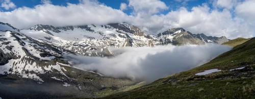 Mountain panorama with high fog in the valley, summit Hochfeiler, Hoher Weißzint and Hochsteller