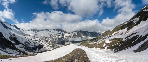 Panorama, hiking trail with cairns, mountain landscape with snow fields, summit Hoher Weißzint and