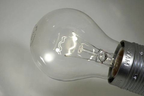 Light bulb, analogue light source, warm light, clear light bulb, filament, switched on