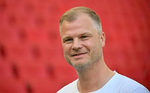 Chief Sports Officer Fabian Wohlgemuth VfB Stuttgart, portrait, smiles, MHPArena, MHP Arena
