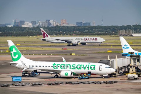 Amsterdam Airport Schiphol, Qatar aircraft taking off on the Aalsmeerbaan runway, aircraft on the