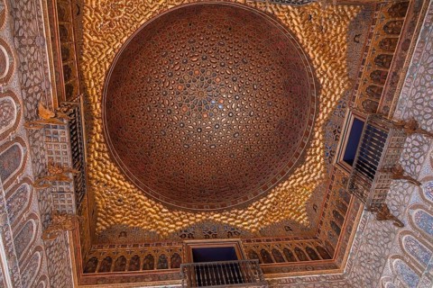 Cedar stalactite dome in the Salón de los Embajadores, Alcázar, Seville, Andalusia, Spain, Europe