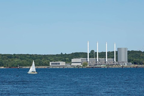 Sailing boat, gas-fired power station, coastal power station, Kiel, Schleswig-Holstein, Germany,