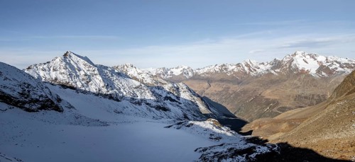 Mountain panorama in autumn with Spiegelferner glacier, view of the Weißkamm with Wildspitze peak,