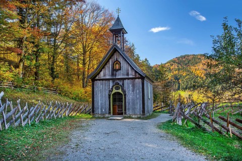 Court chapel of the Markus Wasmeier Farm Museum in autumn, Schliersee, Mangfall mountains, Upper