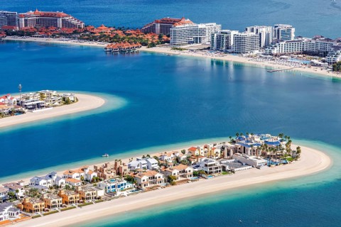 Luxury villas for sale on The Palm Jumeirah man-made island with beach in Dubai, United Arab