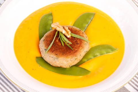 Vegetarian cuisine, walnut cakes on sugar snap peas with pumpkin sauce, sauce, vegetables, snow