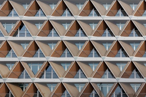Façade with honeycomb structure, office building The Cradle by HPP Architekten, innovative timber