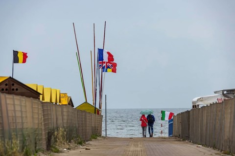 Bagni Lungomare, Chioggia. Bathing beach on the Adriatic in bad weather. All deckchairs are free.