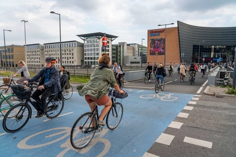 Cyclists on cycle paths, at the shopping centre Fisketorvet, Sydhavnen, in the city centre of