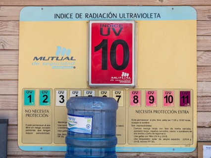 Sign with warning of high solar radiation, Parque Quilapilún de Anglo American, Región