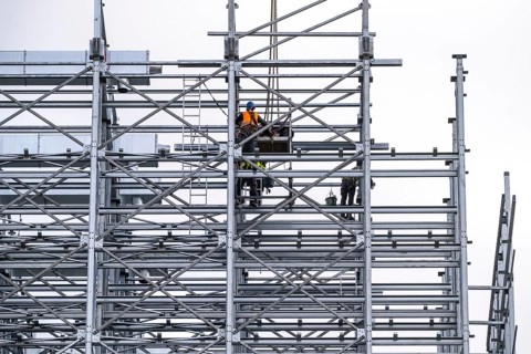 Construction of a high-bay warehouse, storage system for high space utilisation, in steel