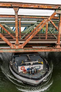 Railway bridges over the Rhine-Herne Canal near Oberhausen, for passenger and freight transport,