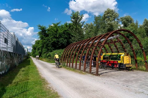 The König-Ludwig-Trasse in Recklinghausen, cycle and footpath on a former railway line between