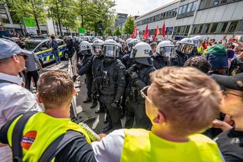 Riots in the run-up to the AFD party conference in Essen, demonstrators try to prevent AFD