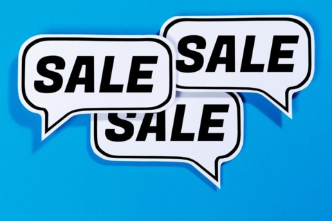 Sale offer when shopping in speech bubbles Communication business concept