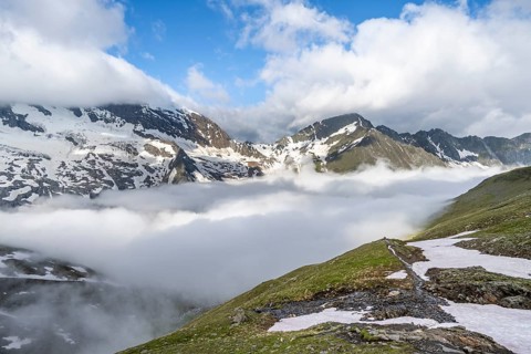 Mountain panorama with high fog in the valley, summit Hochfeiler, Hoher Weißzint and Hochsteller