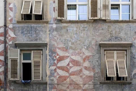 Old historic house façade, Piazza del Municipio, Town Hall Square, Rathausplatz, Bolzano,
