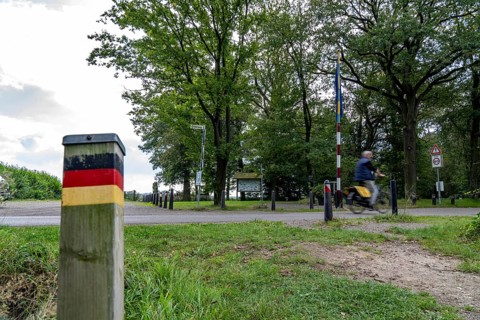 The so-called Green Border, at the former border crossing Grenzweg near Straelen-Kastanienburg and