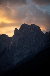 The Kaiser Mountains glow in the sunrise in Kufstein, 10.07.2024