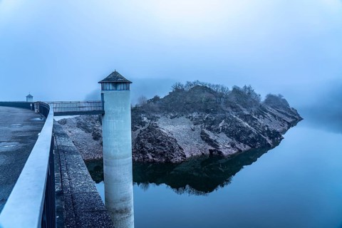 The dam wall of the Urft dam, in the Eifel, reservoir, in winter, fog, near Schleiden, North