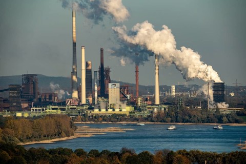 Rhine near Duisburg Bruckhausen, Thyssenkrupp Steel steelworks, blast furnaces, sintering plant,