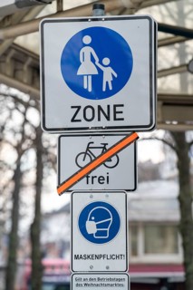 Christmas market in the city centre, Königsstrasse, during the fourth Corona wave, 2G regulation,