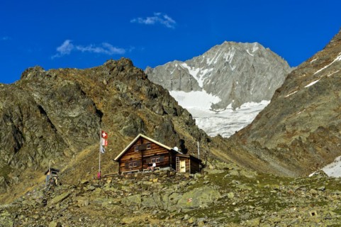 Bietschhorn hut of the Academic Alpine Club of Bern AACB, Bietschhorn summit at the rear,