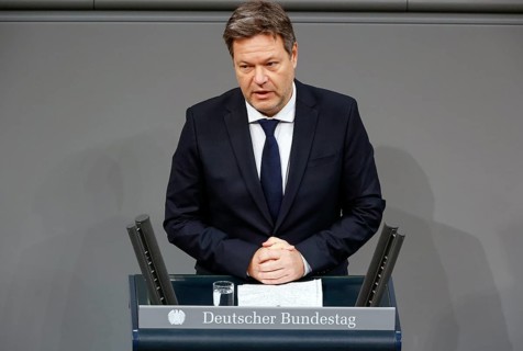 Federal Minister for Economic Affairs Robert Habeck in front of the start of his government