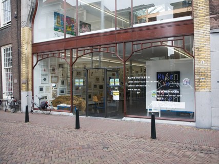 Art gallery shop in Voorstraat Noord, Dordrecht, Netherlands