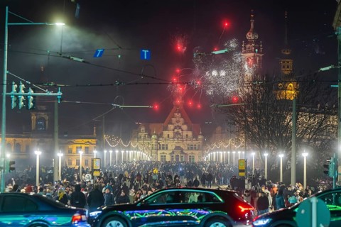 New Year's Eve in Dresden's Old Town, the Augustus Bridge finally proves itself as a pedestrian