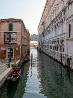 Venetian gondolas on the Rio di Palazzo canal with Bridge of Sighs, Venice, Veneto, Italy, Europe