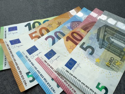 Symbol photo Cash Banknotes euro banknotes lying fanned out on top of each other, Germany, Europe