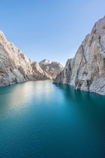 Turquoise mountain lake Kol Suu with rocky steep mountains, Kol Suu Lake, Sary Beles Mountains,