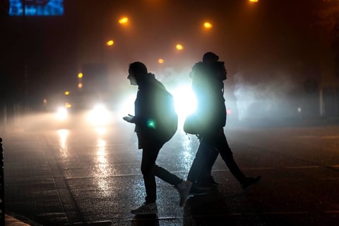 Pedestrian, darkness, city centre traffic, Rüttenscheider Straße, pedestrian crossing, traffic