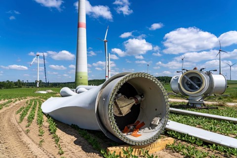 Repowering of a wind farm, near Brilon-Radlinghausen, 2 old turbines are demolished, rotors and