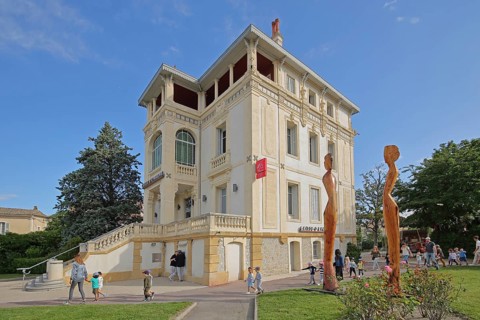 Villa Caisse d'Epargne and sculptures by Yann-Eric Eichenberger, Ottilia, cyprès, cypres, Margaret,