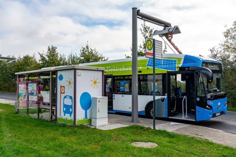 Electric bus from Stadtwerke Münster, at a fast charging station, bus stop, Dieckmannstrasse bus