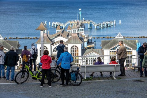 The pier of Sellin, 394 metres long, with restaurant, jetty, tourists, island of Rügen,