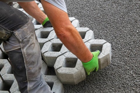 Paving work: Laying of grass pavers