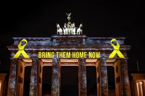 Light installation at the Brandenburg Tor in solidarity with the victims of Israel and the people