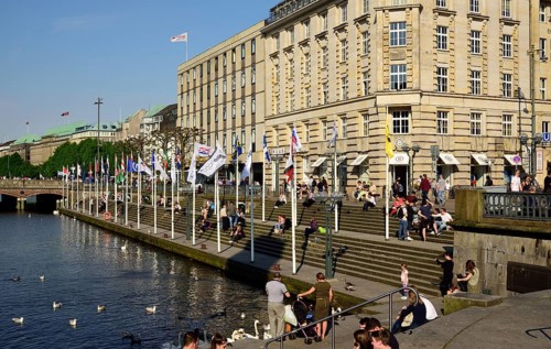 Germany, Hamburg, City, Inner Alster Lake, Kleine Alster, Alsterfleet, Terrace with shipping