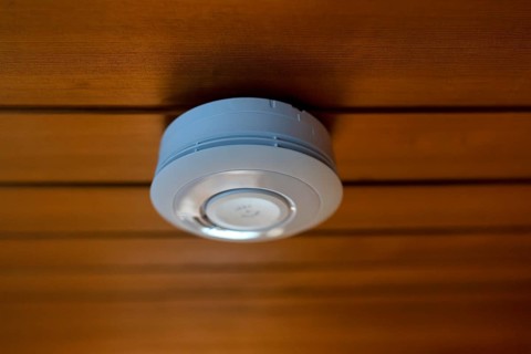 Home smoke detector, battery-operated smoke detector, wooden ceiling, building services, Stuttgart,